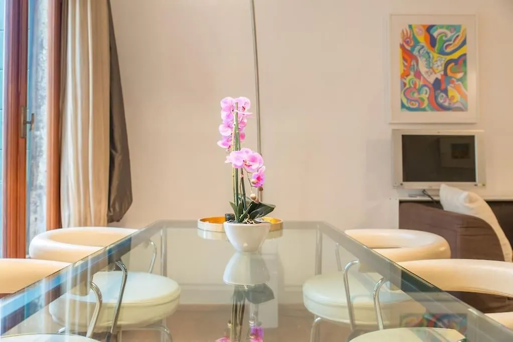 Stunning Apartment In The Heart Of Wenecja 0*,  Włochy