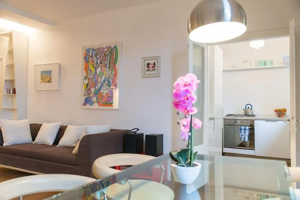Stunning Apartment In The Heart Of Wenecja Włochy
