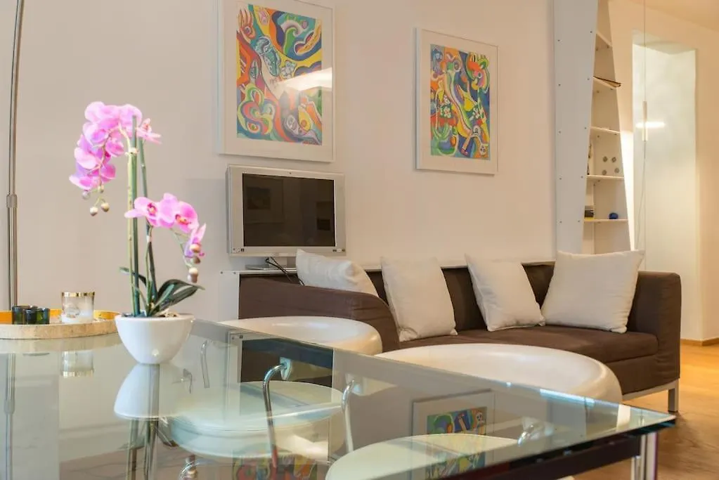 Stunning Apartment In The Heart Of Wenecja Włochy