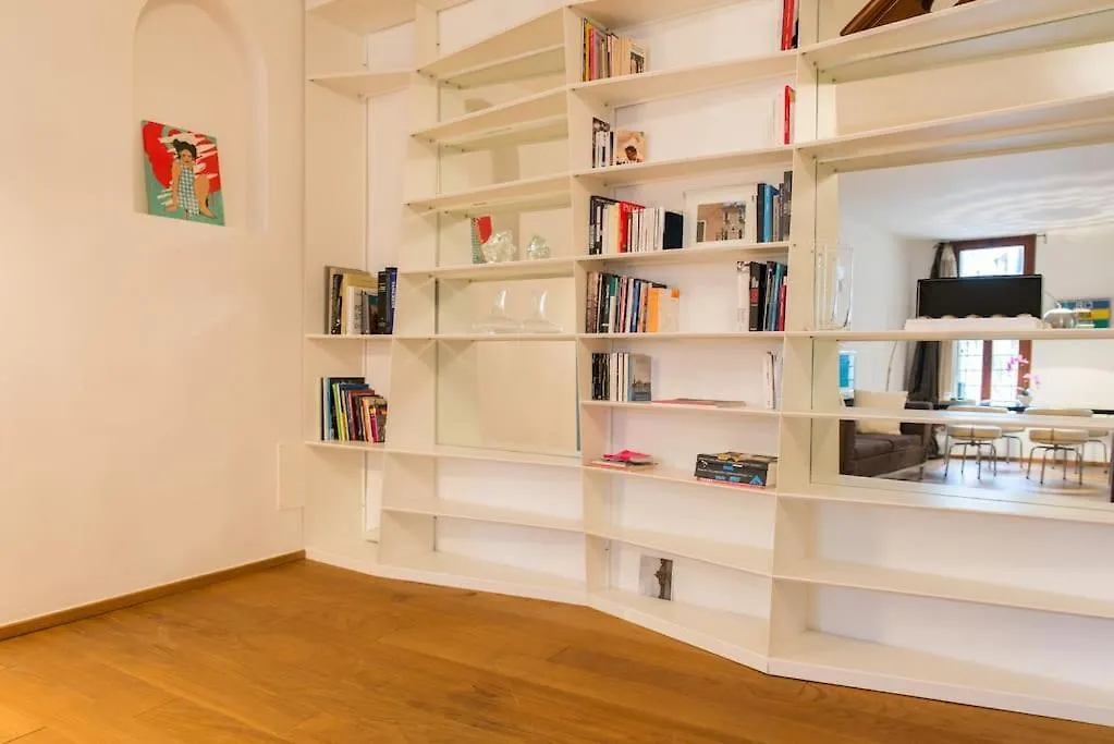 Stunning Apartment In The Heart Of Wenecja